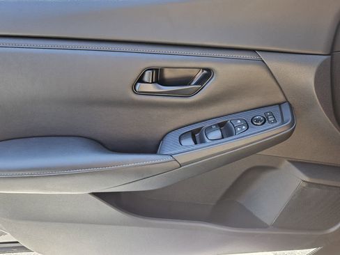 Used 2025 Nissan Sentra S image 16