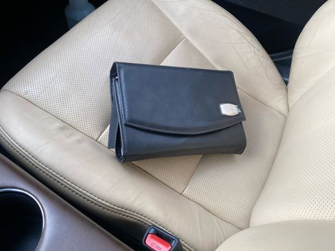 Used 2017 Toyota Avalon Limited image 25