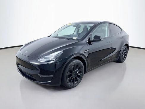 Used 2024 Tesla Model Y Long Range AWD/4WD image 3