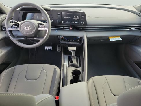Used 2025 Hyundai Elantra Sport FWD image 8