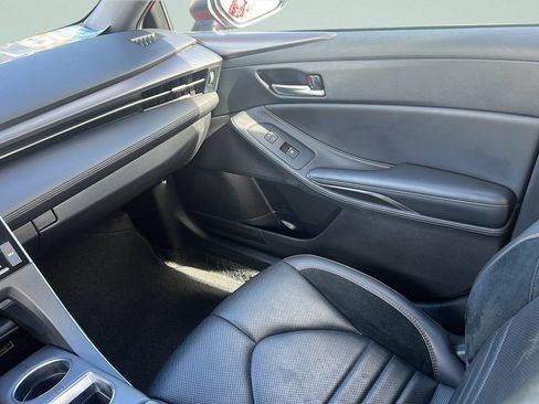 Used 2021 Toyota Avalon XSE FWD image 12