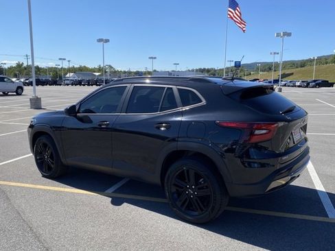 Used 2024 Chevrolet Trax ACTIV w/ Driver Confidence Package image 3