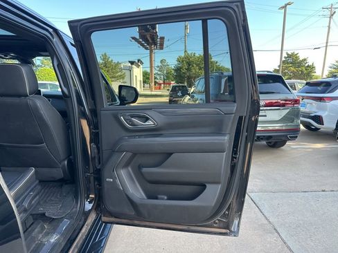 Used 2022 GMC Yukon XL SLT image 25