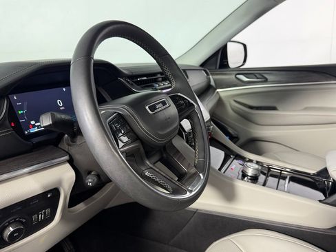 Certified 2022 Jeep Grand Cherokee Overland AWD/4WD image 22