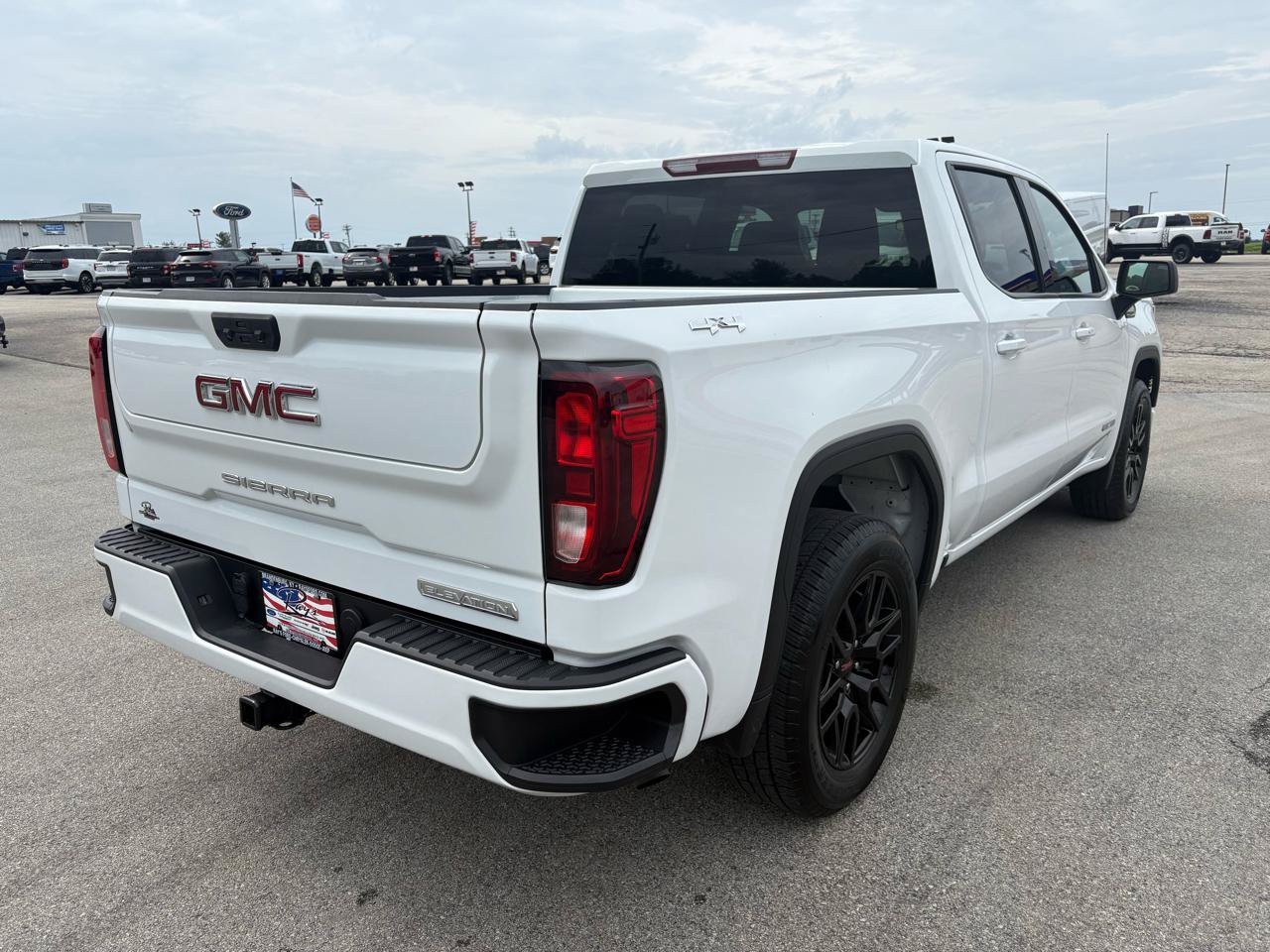 Used 2024 GMC Sierra 1500 Elevation AWD/4WD image 3