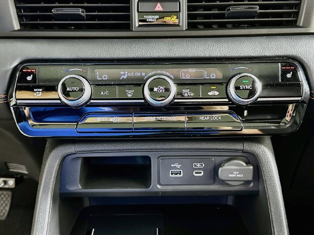 Used 2025 Honda Pilot TrailSport image 19