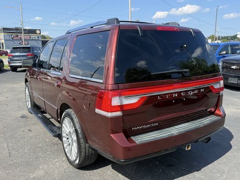 Used 2016 Lincoln Navigator Reserve AWD/4WD image 3