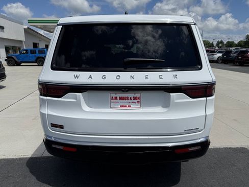 Used 2024 Jeep Wagoneer Series II w/ Flexible Seating Group AWD/4WD image 7
