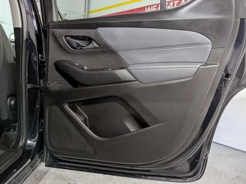 Used 2020 Chevrolet Traverse LT image 25