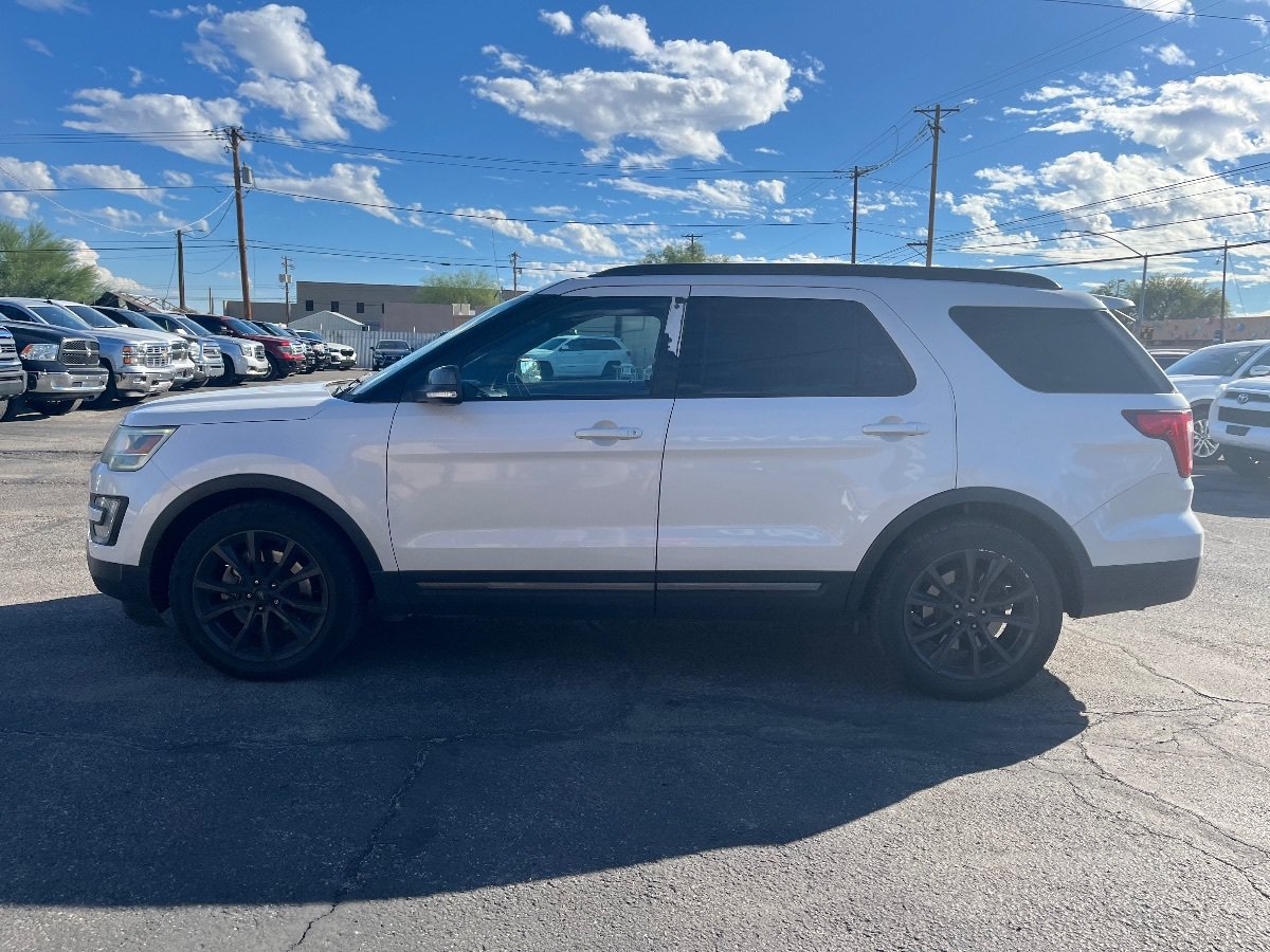 Used 2017 Ford Explorer XLT w/ Equipment Group 202A FWD image 6