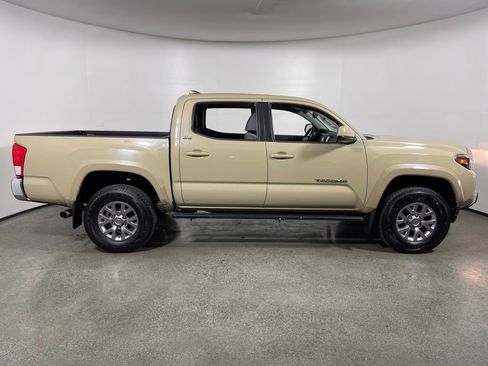 Certified 2016 Toyota Tacoma 2WD Double Cab image 2