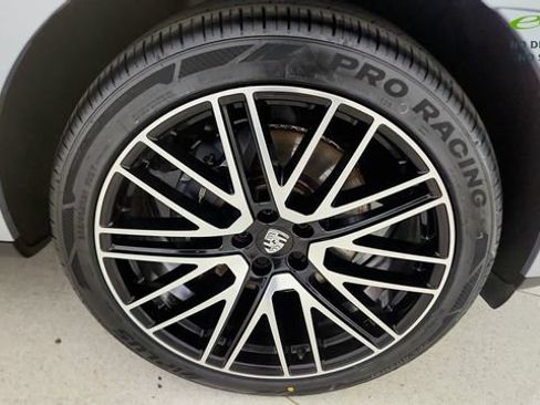 Used 2024 Porsche Macan AWD/4WD image 79