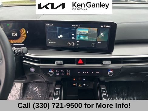 Certified 2025 Kia Sorento S w/ Panoramic Sunroof Package image 36