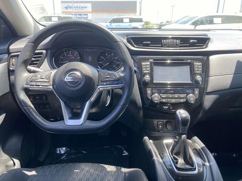 Used 2017 Nissan Rogue SV w/ SV Premium Package FWD image 12