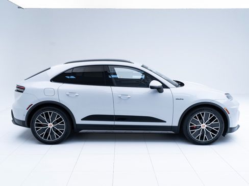 New 2025 Porsche Macan 4S Electric image 8