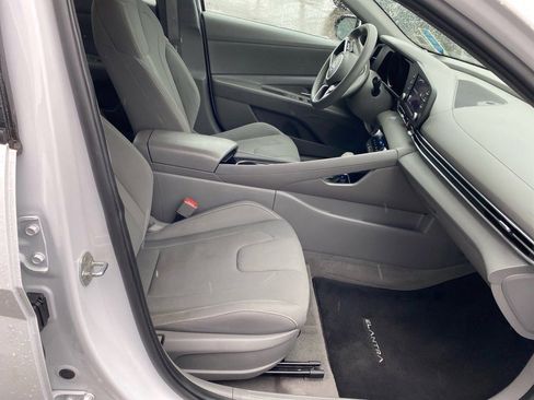 Used 2021 Hyundai Elantra Blue image 26
