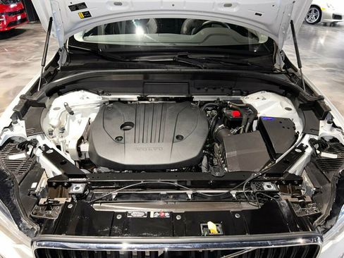 Used 2023 Volvo XC60 B5 Core image 9