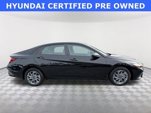 Used 2025 Hyundai Elantra Blue image 4