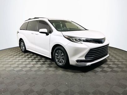 Used 2022 Toyota Sienna XLE