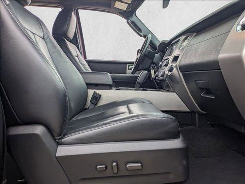 Used 2017 Ford Expedition XLT w/ Equipment Group 202A RWD image 16