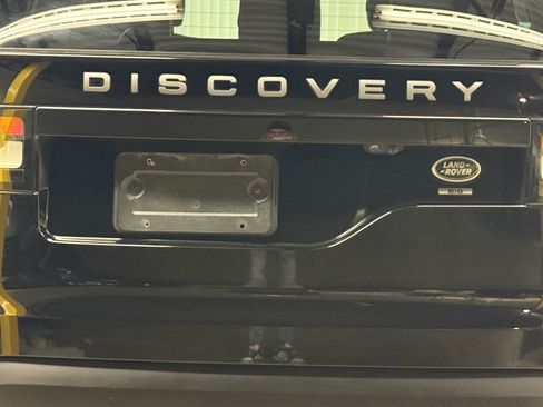 Used 2019 Land Rover Discovery SE image 11