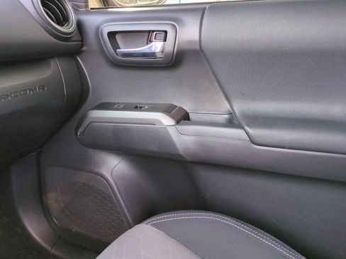 Used 2023 Toyota Tacoma TRD Off-Road image 16