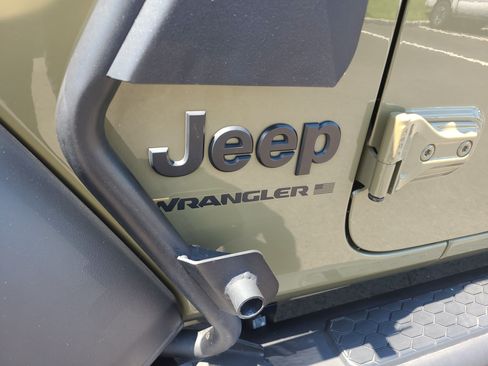Used 2025 Jeep Wrangler Sport AWD/4WD image 28