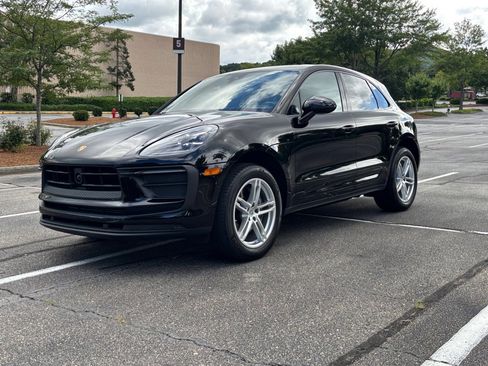 Certified 2024 Porsche Macan image 1
