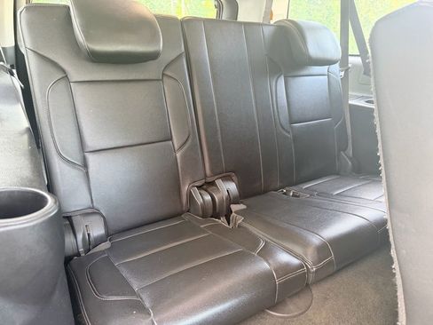Used 2018 Chevrolet Suburban LT RWD image 15