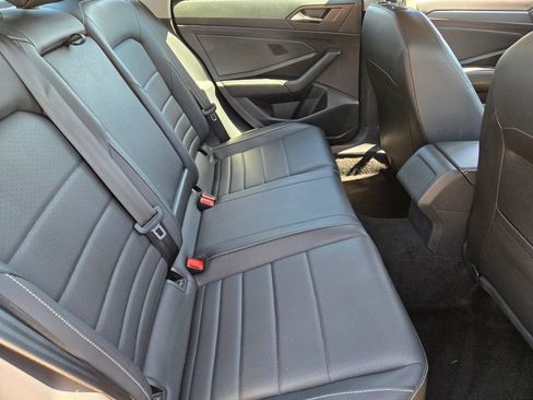 Used 2024 Volkswagen Jetta SE FWD image 18