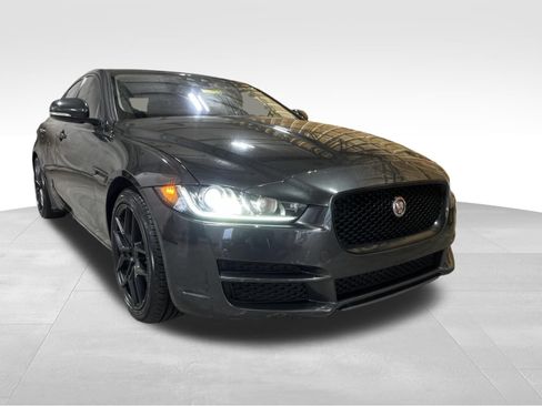 Used 2017 Jaguar XE Prestige RWD image 3