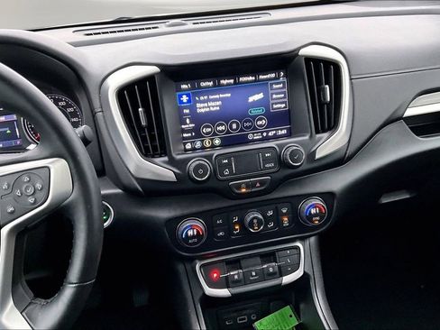 Used 2024 GMC Terrain SLT image 9