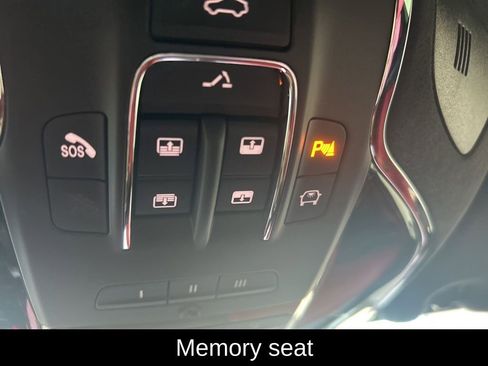 Used 2022 Maserati Levante Trofeo image 11