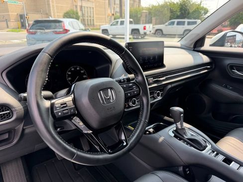 Used 2025 Honda HR-V EX-L image 8