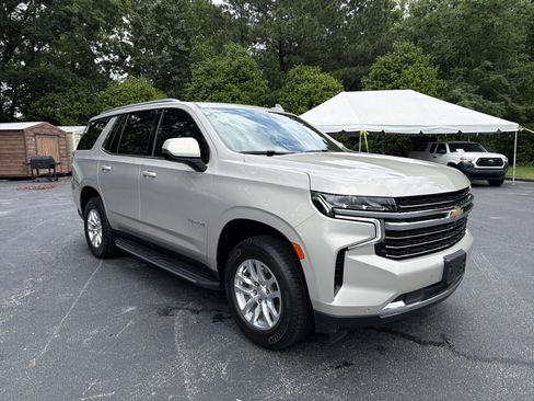 Used 2022 Chevrolet Tahoe LT w/ Luxury Package RWD image 3