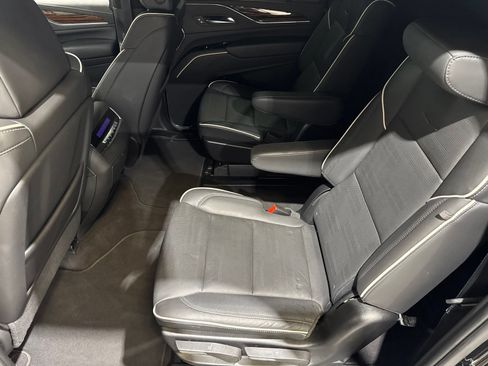 Used 2024 Cadillac Escalade ESV Premium Luxury AWD/4WD image 21