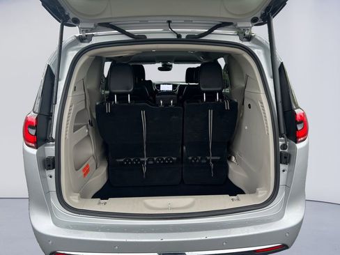 Certified 2024 Chrysler Pacifica Touring-L image 22