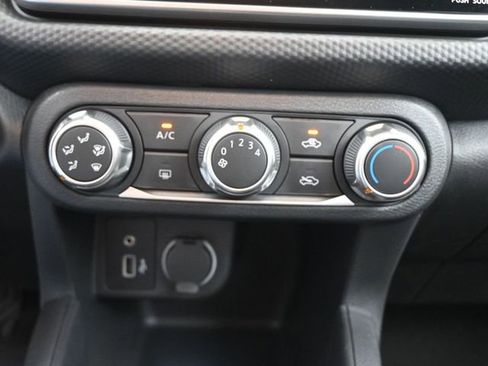 New 2025 Nissan Kicks Play S image 4