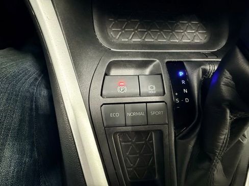Used 2022 Toyota RAV4 XLE Premium FWD image 29