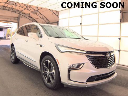 Used 2022 Buick Enclave Essence w/ LPO, Touring Package FWD image 1