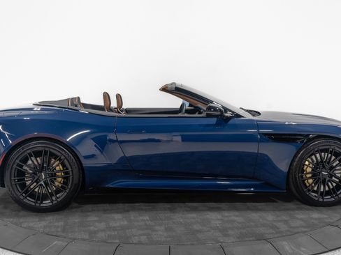 Used 2024 Aston Martin DB12 Convertible image 10
