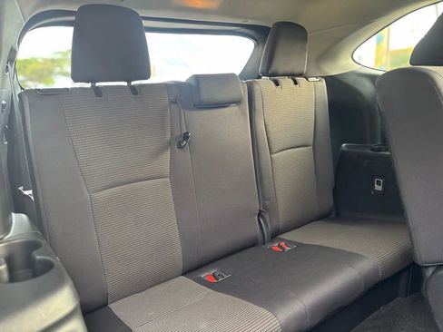 Used 2023 Toyota Highlander L image 13