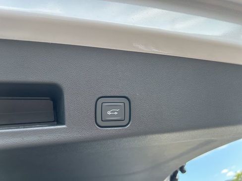 New 2026 Chevrolet Traverse LT w/ Sun and Wheel Package FWD image 32