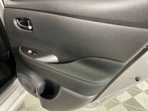 Used 2023 Nissan Leaf S image 27