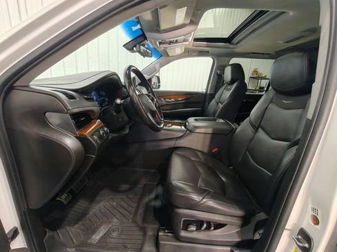 Used 2019 Cadillac Escalade Luxury AWD/4WD image 30
