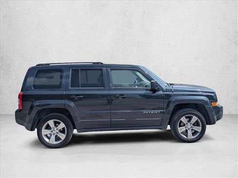 Used 2014 Jeep Patriot Latitude AWD/4WD image 4