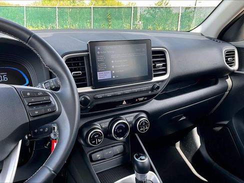 Used 2023 Hyundai Venue SEL w/ Cargo Package image 7