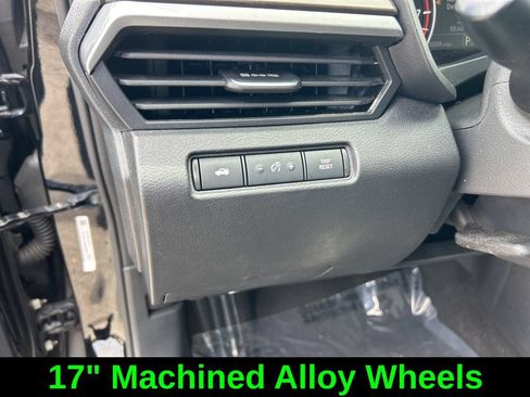 Used 2024 Nissan Altima 2.5 SV AWD/4WD image 32