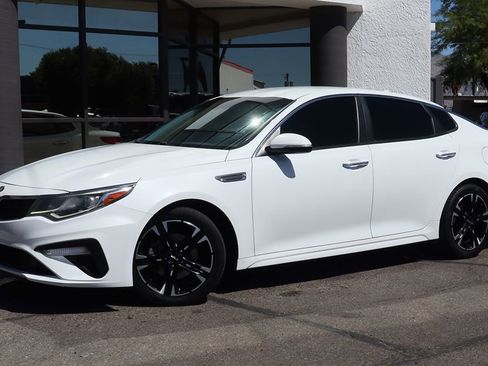 Used 2020 Kia Optima LX image 3