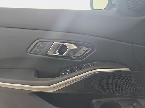 Used 2025 BMW 330i xDrive Sedan w/ Convenience Package image 30